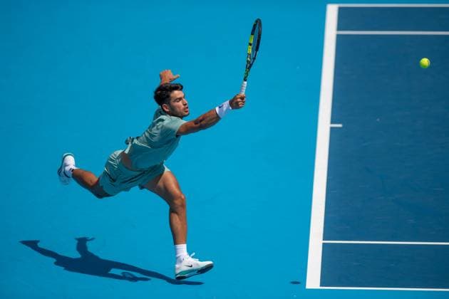 Cincinnati Open: Carlos Alcaraz V Damir Dzumhur Carlos Alcaraz is seen during his second-round match at the Cincinnati Open in Mason, Ohio, on August 10, 2025. Mason Ohio United States  Copyright: xJasonxWhitmanx originalFilename:whitman-cincinna250810_npfHf.jpg