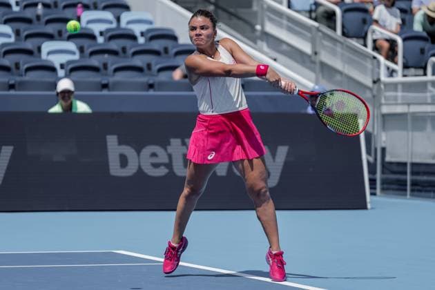 August 10, 2025, Mason, Ohio, U.S: Jasmine Paolini (ITA) hits a two-handed backhand during SundayÃ¢â‚¬â ¢s second round of the Cincinnati Open at the Lindner Family Tennis Center, Mason, Oh. Mason U.S - ZUMAs304 20250810_zaf_s304_170 Copyright: xScottxStuartx
