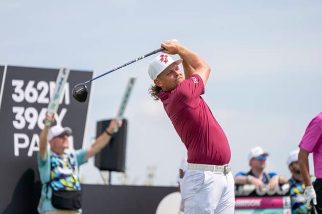 BOLINGBROOK, IL - AUGUST 10: Cameron Smith tees off from the second tee during the final round of LIV Golf Chicago on Sunday, August 10, 2025 at Bolingbrook Golf Club in Bolingbrook, IL (Photo by Ben Hsu Icon Sportswire) GOLF: AUG 10 LIV Golf Chicago EDITORIAL USE ONLY Icon224250810051
