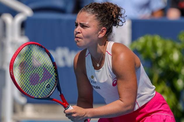 August 10, 2025, Mason, Ohio, U.S: Jasmine Paolini (ITA) awaits serve during SundayÃ¢â‚¬â ¢s second round of the Cincinnati Open at the Lindner Family Tennis Center, Mason, Oh. Mason U.S - ZUMAs304 20250810_zaf_s304_146 Copyright: xScottxStuartx