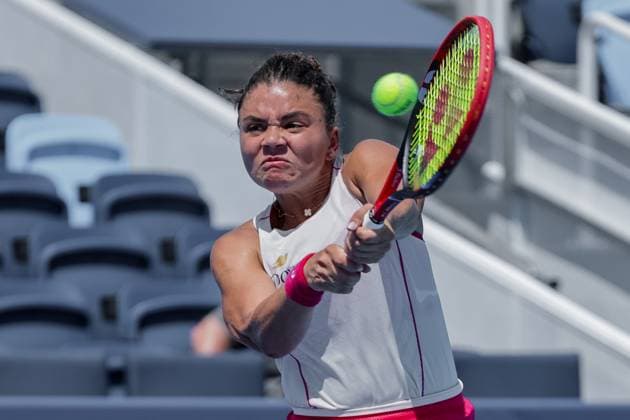August 10, 2025, Mason, Ohio, U.S: Jasmine Paolini (ITA) hits a two-handed backhand during SundayÃ¢â‚¬â ¢s second round of the Cincinnati Open at the Lindner Family Tennis Center, Mason, Oh. Mason U.S - ZUMAs304 20250810_zaf_s304_124 Copyright: xScottxStuartx