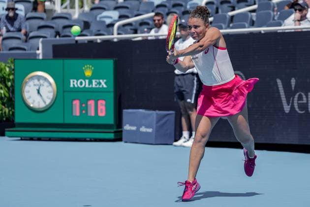 August 10, 2025, Mason, Ohio, U.S: Jasmine Paolini (ITA) hits a two-handed backhand during SundayÃ¢â‚¬â ¢s second round of the Cincinnati Open at the Lindner Family Tennis Center, Mason, Oh. Mason U.S - ZUMAs304 20250810_zaf_s304_121 Copyright: xScottxStuartx