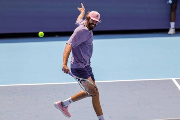 August 10, 2025, Mason, Ohio, U.S: Reilly Opelka (USA) hits a backhand shot during SundayÃ¢â‚¬â ¢s second round of the Cincinnati Open at the Lindner Family Tennis Center, Mason, Oh. Mason U.S - ZUMAs304 20250810_zaf_s304_202 Copyright: xScottxStuartx