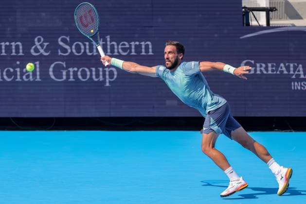 August 10, 2025, Mason, Ohio, U.S: Damir Dzumhur (BIH) reaches for a wide shot during SundayÃ¢â‚¬â ¢s second round of the Cincinnati Open at the Lindner Family Tennis Center, Mason, Oh. Mason U.S - ZUMAs304 20250810_zaf_s304_099 Copyright: xScottxStuartx