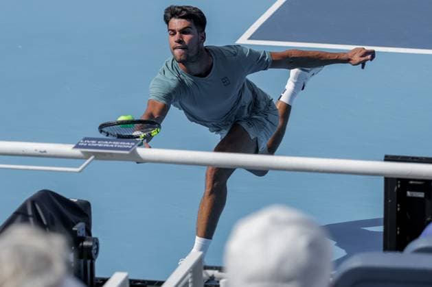 August 10, 2025, Mason, Ohio, U.S: Carlos Alcaraz (ESP) reaches to save a shot near the back wall during SundayÃ¢â‚¬â ¢s second round of the Cincinnati Open at the Lindner Family Tennis Center, Mason, Oh. Mason U.S - ZUMAs304 20250810_zaf_s304_087 Copyright: xScottxStuartx