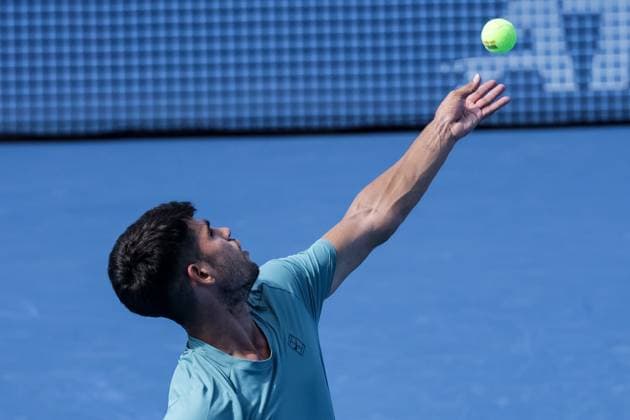 August 10, 2025, Mason, Ohio, U.S: Carlos Alcaraz (ESP) serves during SundayÃ¢â‚¬â ¢s second round of the Cincinnati Open at the Lindner Family Tennis Center, Mason, Oh. Mason U.S - ZUMAs304 20250810_zaf_s304_022 Copyright: xScottxStuartx
