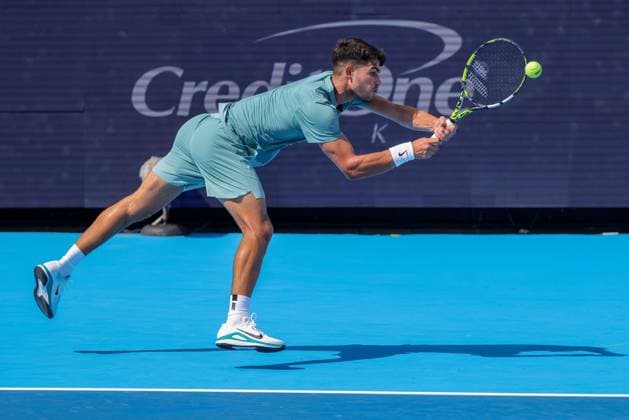 August 10, 2025, Mason, Ohio, U.S: Carlos Alcaraz (ESP) hits a two-handed backhand during SundayÃ¢â‚¬â ¢s second round of the Cincinnati Open at the Lindner Family Tennis Center, Mason, Oh. Mason U.S - ZUMAs304 20250810_zaf_s304_009 Copyright: xScottxStuartx