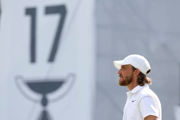 MEMPHIS, TN - AUGUST 10: Tommy Fleetwood of England looks over to a scoreboard after making bogey on No. 17 during the final round of the FedEx St. Jude Championship, August 10, 2025, at TPC Southwind in Memphis, Tennessee. (Photo by Matthew Maxey Icon Sportswire) GOLF: AUG 10 PGA, Golf Herren FedEx Cup Playoffs - FedEx St. Jude Championship EDITORIAL USE ONLY Icon250810055