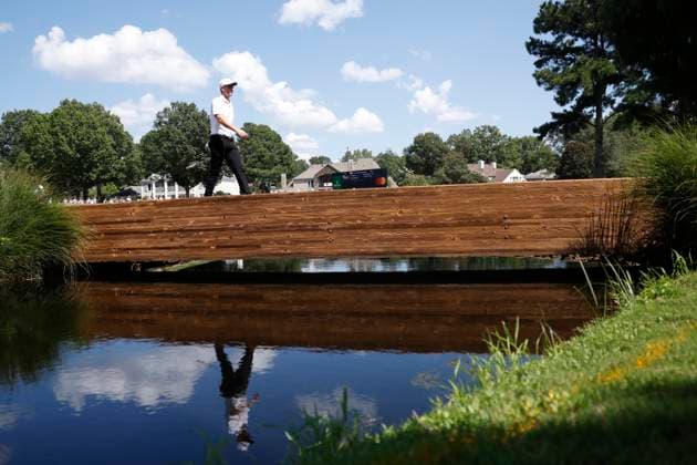 MEMPHIS, TN - AUGUST 10: Justin Rose of England walks across the bridge behind No. 11 during the final round of the FedEx St. Jude Championship, August 10, 2025, at TPC Southwind in Memphis, Tennessee. (Photo by Matthew Maxey Icon Sportswire) GOLF: AUG 10 PGA, Golf Herren FedEx Cup Playoffs - FedEx St. Jude Championship EDITORIAL USE ONLY Icon250810038
