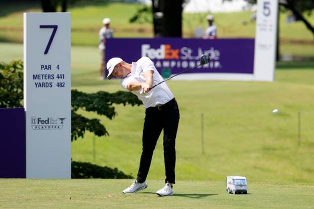 MEMPHIS, TN - AUGUST 10: Justin Rose of England hits his tee shot on No. 7 during the final round of the FedEx St. Jude Championship, August 10, 2025, at TPC Southwind in Memphis, Tennessee. (Photo by Matthew Maxey Icon Sportswire) GOLF: AUG 10 PGA, Golf Herren FedEx Cup Playoffs - FedEx St. Jude Championship EDITORIAL USE ONLY Icon250810029