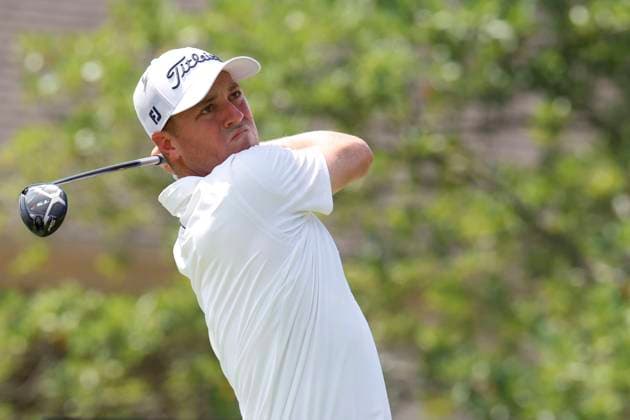 MEMPHIS, TN - AUGUST 10: Justin Thomas of the United States watches his drive on No. 18 during the final round of the FedEx St. Jude Championship, August 10, 2025, at TPC Southwind in Memphis, Tennessee. (Photo by Matthew Maxey Icon Sportswire) GOLF: AUG 10 PGA, Golf Herren FedEx Cup Playoffs - FedEx St. Jude Championship EDITORIAL USE ONLY Icon250810017