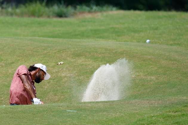 MEMPHIS, TN - AUGUST 10: Akshay Bhatia of the United States hits from a fairway bunker on No. 7 during the final round of the FedEx St. Jude Championship, August 10, 2025, at TPC Southwind in Memphis, Tennessee. (Photo by Matthew Maxey Icon Sportswire) GOLF: AUG 10 PGA, Golf Herren FedEx Cup Playoffs - FedEx St. Jude Championship EDITORIAL USE ONLY Icon250810024