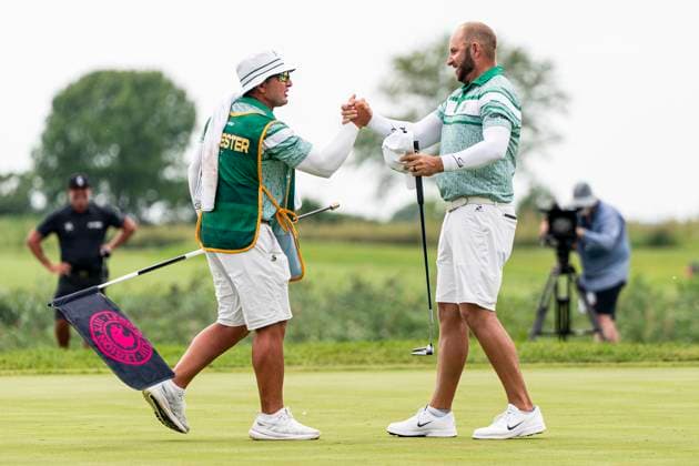 BOLINGBROOK, IL - AUGUST 10: Dean Burmester and his caddy Jason Reynolds shake hands in celebration after an individual playoff round on the eighteenth green during the final round of LIV Golf Chicago on Sunday, August 10, 2025 at Bolingbrook Golf Club in Bolingbrook, IL (Photo by Ben Hsu Icon Sportswire) GOLF: AUG 10 LIV Golf Chicago EDITORIAL USE ONLY Icon224250810065