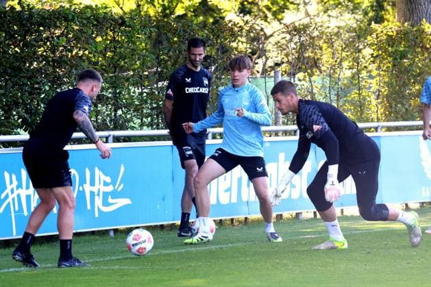 DEU, DFL, 2 FBL Hertha BSC, Training, 11 08 2025, Sportforum, Berlin, DEU, DFL, 2 FBL Hertha BSC, Training, im Bild Kennet Eichhorn Hertha BSC Berlin 23 , Co Trainer Andre Mijatovic Hertha BSC Berlin , Co Trainer Patrick Ebert Hertha BSC Berlin , Dennis Smarsch Hertha BSC Berlin 12 DFL regulations prohibit any use of Photographs as image sequences and or quasi video nordphotoxGmbHx xEngler nph00076