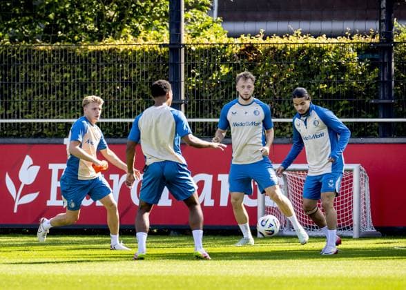 ROTTERDAM - Sem Steijn, Quinten Timber, Casper Tengstedt, and Anis Hadj Moussa during training ahead of the Champions League third qualifying round match between Fenerbahce and Feyenoord, on August 9, 2025, in Rotterdam, Netherlands. ANP KOEN VAN WEEL xVIxANPxSportx xxANPxIVx 533217013 originalFilename: 533217013.jpg
