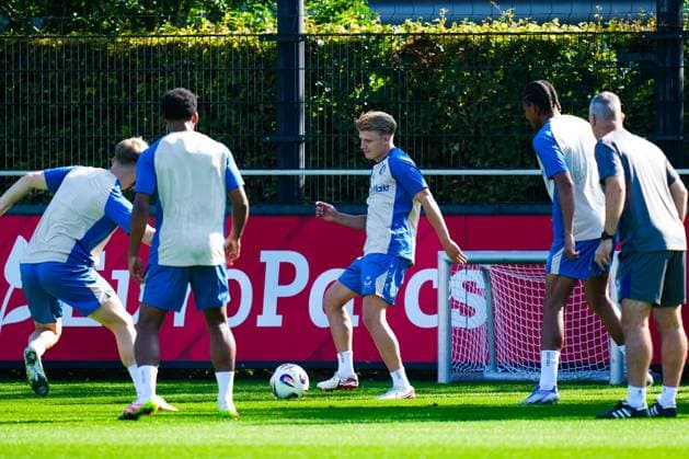 UEFA Champions League 2025-2026: training of Feyenoord Rotterdam - Sem Steijn Player of Feyenoord Rotterdam during the training of Feyenoord in preparation of the UEFA Champions League qualification duel against Fenerbahce SK at Trainingscomplex 1908 on 11 August 2025 in Rotterdam, The Netherlands. (VK Sportphoto Danny de Groot) Copyright: xDannyxdexGrootx