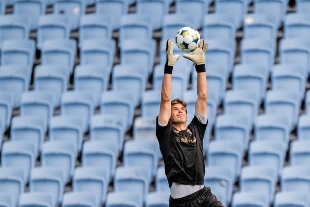 250811 Goalkeeper Melker Ellborg during a UEFA Champions League training session with Malmö FF on August 11, 2025 in Malmö Photo Petter Arvidson BILDBYRAN kod PA PA1059 fotboll football soccer fotball uefa champions league champions league träning practice training malmö ff bbeng  Copyright: PETTERxARVIDSON BB250811PA070