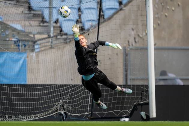 250811 Goalkeeper Joakim Persson during a UEFA Champions League training session with Malmö FF on August 11, 2025 in Malmö Photo Petter Arvidson BILDBYRAN kod PA PA1059 fotboll football soccer fotball uefa champions league champions league träning practice training malmö ff bbeng  Copyright: PETTERxARVIDSON BB250811PA074