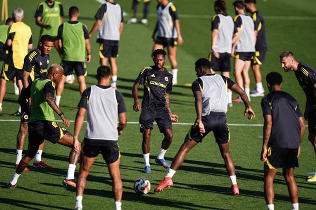 Ahead of Fenerbahce v Feyenoord - UEFA Champions League ISTANBUL, TURKIYE - AUGUST 11: Fred of Fenerbahce attends training session ahead of UEFA Champions League third qualifying round second leg football match against Feyenoord in Istanbul, Turkiye on August 11, 2025. Hakan Akgun Anadolu Istanbul Turkey. Editorial use only. Please get in touch for any other usage.  Copyright: x2025xAnadoluxHakanxAkgunx