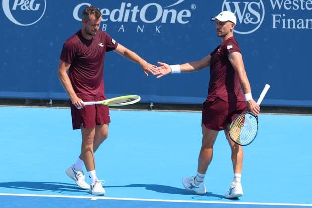 TENIS CINCINNATI OPEN 2025 11082025 N Z JAN ZIELINSKI I ADAM PAVLASEK (CZECHY) W TRAKCIE MECZU 1 16 FINALU GRY PODWOJNEJ TURNIEJU CINCINNATI OPEN MARCIN CHOLEWINSKI NEWSPIX.PL TENNIS WTA, Tennis Damen 1000 CINCINNATI OPEN 2025 11082025 JAN ZIELINSKI AND ADAM PAVLASEK (CZECH REPUBLIC) DURING THE MATCH IN THE 1 16 FINAL OF DOUBLE NEWSPIX.PL --- newspix.pl POLAND OUT! 