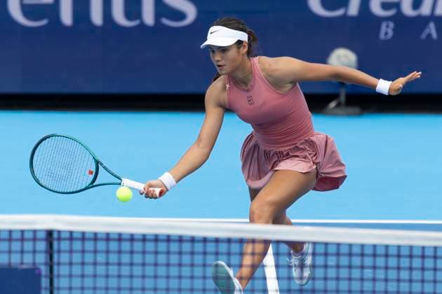 August 11, 2025, Mason, Ohio, USA: Mason, Ohio; Cincinnati Open Tennis Tournament - 2025 08 11 - Emma Raducanu plays a ball against opponent Aryna Sabalenka. - ZUMAPress Mason USA - ZUMAn24_ 20250811_zaf_n24_186 Copyright: xWallyxNellx