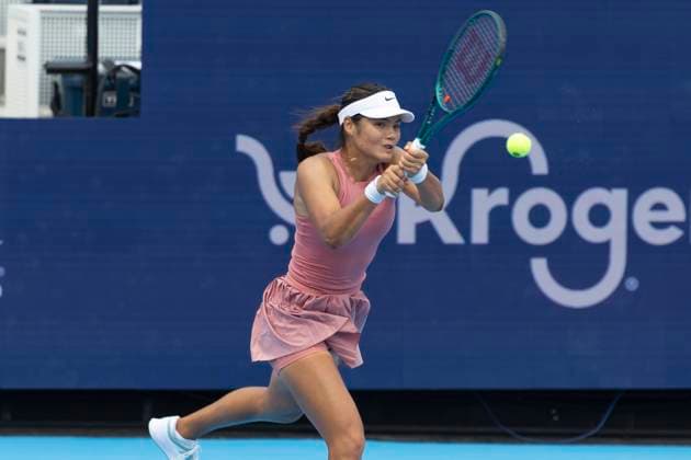 August 11, 2025, Mason, Ohio, USA: Mason, Ohio; Cincinnati Open Tennis Tournament - 2025 08 11 - Emma Raducanu plays a ball against opponent Aryna Sabalenka. - ZUMAPress Mason USA - ZUMAn24_ 20250811_zaf_n24_197 Copyright: xWallyxNellx