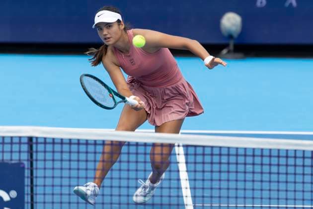 August 11, 2025, Mason, Ohio, USA: Mason, Ohio; Cincinnati Open Tennis Tournament - 2025 08 11 - Emma Raducanu plays a ball against opponent Aryna Sabalenka. - ZUMAPress Mason USA - ZUMAn24_ 20250811_zaf_n24_215 Copyright: xWallyxNellx