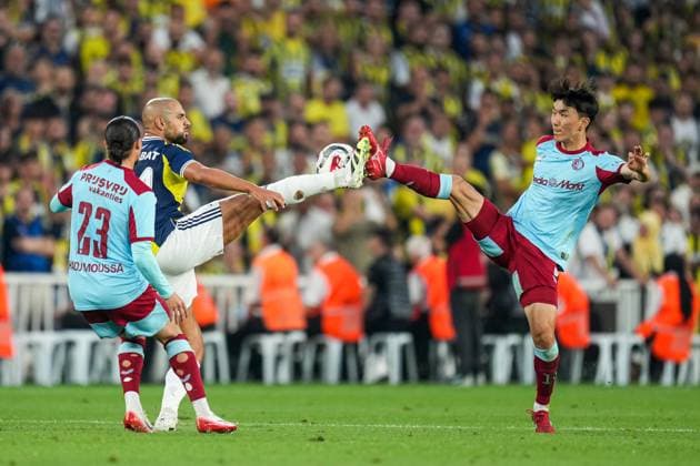 UEFA Champions League: Fenerbahce SK v Feyenoord Istanbul - In-beom Hwang of Feyenoord during the third qualification round 2nd leg of The Champions League 2025 2026. The match is set between Fenerbahce SK and Feyenoord at Chobani Stadium, Kadikoy on 12 August 2025 in Istanbul, Turkey. Copyright: xYannickxVerhoevenx
