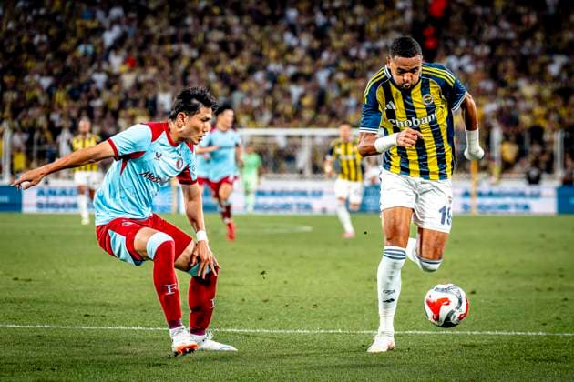 Feyenoord Rotterdam defender Tsuyoshi Watanabe, Fenerbahce SK forwarder Youssef En Nesyri during the match Fenerbahce Feyenoord at the Åžükrü SaracoÄülu Spor Kompleksi for the Champions League Third qualifying round 2nd leg season 2025 2026 in ISTANBUL, Turkey on 10 august 2025, photo by Marcel van Dorst EYE4images DeFodi Images