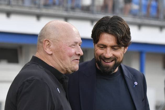 Head coaches Miroslav Koubek (Plzen), left and Russell Martin (Glasgow) chat during the 3rd qualifying round match FC Viktoria Plzen vs Glasgow Ranger, Plzen, August 12, 2025. (CTKxPhoto MiroslavxChaloupka) CTKPhotoP2025081205679  CTKPhotoP2025081205679
