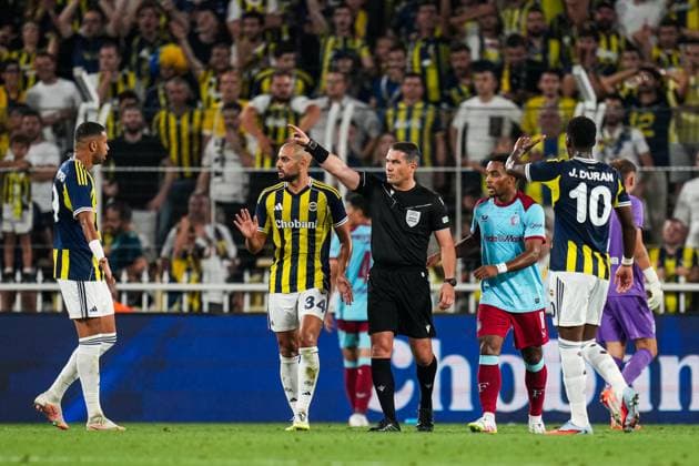 UEFA Champions League: Fenerbahce SK v Feyenoord Istanbul - Referee Istvan Kovacs during the third qualification round 2nd leg of The Champions League 2025 2026. The match is set between Fenerbahce SK and Feyenoord at Chobani Stadium, Kadikoy on 12 August 2025 in Istanbul, Turkey. Copyright: xYannickxVerhoevenx