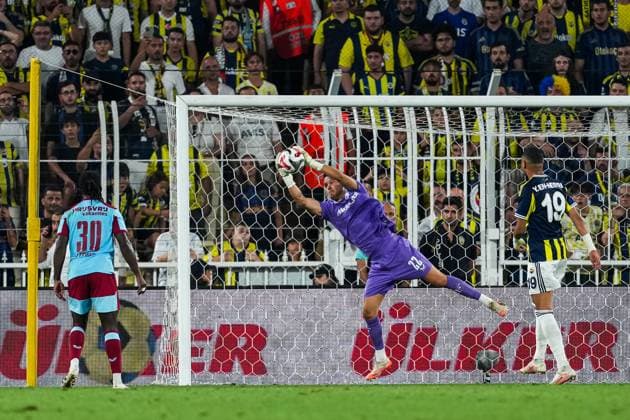 UEFA Champions League: Fenerbahce SK v Feyenoord Istanbul - Feyenoord keeper Timon Wellenreuther during the third qualification round 2nd leg of The Champions League 2025 2026. The match is set between Fenerbahce SK and Feyenoord at Chobani Stadium, Kadikoy on 12 August 2025 in Istanbul, Turkey. Copyright: xTomxBodex