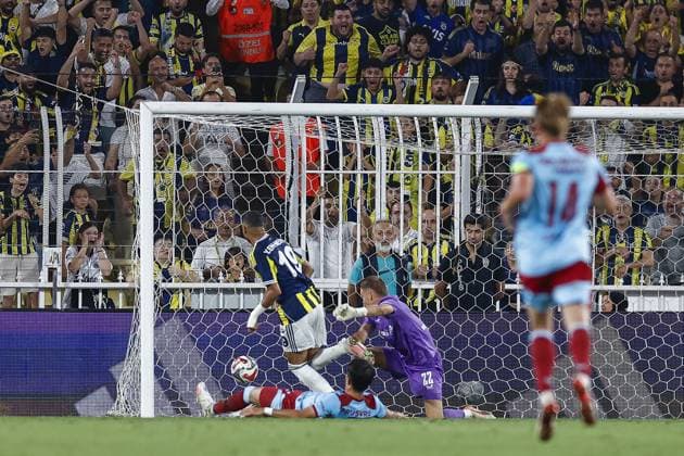 ISTANBUL , 12-08-2025 , Sukru Saracoglu stadium , season 2025 2026 , UEFA Champions League , 3th qualifying round, 2nd leg between Fenerbahce and Feyenoord , picture shows.Fenerbahce player Youssef En-Nesyri seems to score 1-0 but goal was canceled by VAR Feyenoord goalkeeper Timon Wellenreuther Fenerbahce - Feyenoord  x30479300x Copyright: