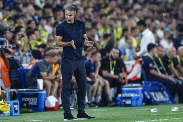 ISTANBUL , 12-08-2025 , Sukru Saracoglu stadium , season 2025 2026 , UEFA Champions League , 3th qualifying round, 2nd leg between Fenerbahce and Feyenoord , picture shows.Feyenoord trainer coach Robin van Persie Fenerbahce - Feyenoord  x30479301x Copyright: