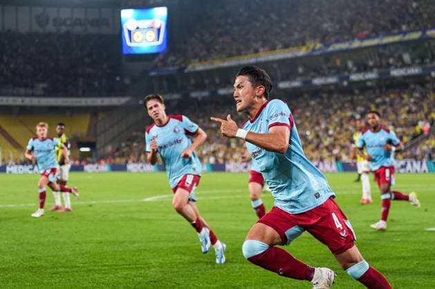 UEFA Champions League: Fenerbahce SK v Feyenoord Istanbul - Tsuyoshi Watanabe of Feyenoord during the third qualification round 2nd leg of The Champions League 2025 2026. The match is set between Fenerbahce SK and Feyenoord at Chobani Stadium, Kadikoy on 12 August 2025 in Istanbul, Turkey. Copyright: xBastiaanxPoutsmax