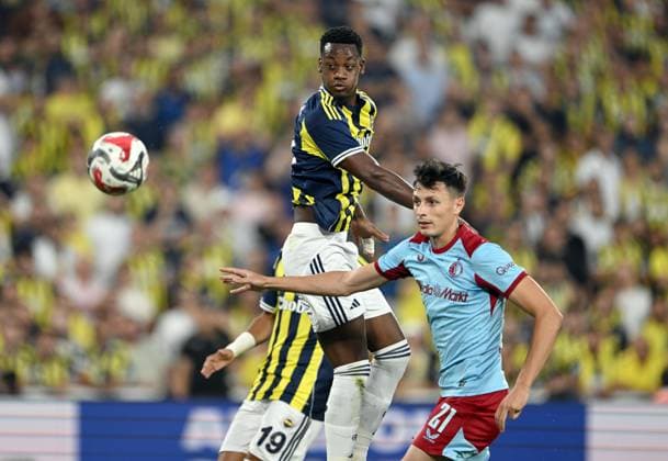 Fenerbahce v Feyenoord - UEFA Champions League ISTANBUL, TURKIYE - AUGUST 12: Jhon Duran (10) of Fenerbahce and Anel Ahmedhodzic (21) of Feyenoord compete during the UEFA Champions League third qualifying round second-leg football match between Fenerbahce and Feyenoord at Chobani Stadium in Istanbul, Turkiye on August 12, 2025. Ali Atmaca Anadolu Istanbul Turkey. Editorial use only. Please get in touch for any other usage.  Copyright: x2025xAnadoluxAlixAtmacax