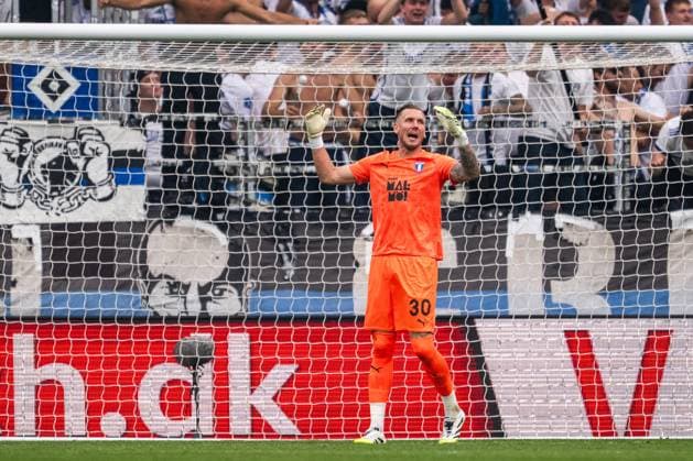 250812 Robin Olsen of Malmö FF looks dejected after 1 0 during the UEFA Champions League qualifier football match between FC Copenhagen and Malmö FF on August 12, 2025 in Copenhagen Photo Petter Arvidson BILDBYRAN kod PA PA1061 fotboll football soccer fotball uefa champions league champions league fc copenhagen malmö ff bbeng kval fc köpenhamn bbauto depp  Copyright: PETTERxARVIDSON BB250812PA051