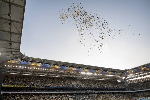 Fenerbahce v Feyenoord - UEFA Champions League ISTANBUL, TURKIYE - AUGUST 12: Fans release balloons in memory of Fenerbahce fan Duygu Ozdin, who lost her life to cancer, ahead of the UEFA Champions League third qualifying round second-leg football match between Fenerbahce and Feyenoord at Chobani Stadium in Istanbul, Turkiye on August 12, 2025. Sebnem Coskun Anadolu Istanbul Turkey. Editorial use only. Please get in touch for any other usage.  Copyright: x2025xAnadoluxSebnemxCoskunx