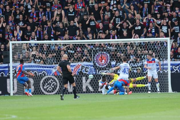 Rafiu Durosinmi of FC Viktoria Plzen scores past Rangers goalkeeper Jack Butland during the UEFA Champions League Third Round qualifying second leg at the Doosan Arena, Plzen. Viktoria Plzen v Rangers, UEFA Champions League, 3rd Qualifying Round, Second Leg, Football, Doosan Arena, Plzen, Czech Republic, UK - 12 Aug 2025Plzen Doosan Arena Czech Republic EDITORIAL USE ONLY No use with unauthorised audio, video, data, fixture lists, club league logos or live services. Online in-match use limited to 120 images, no video emulation. No use in betting, games or single club league player publications. Copyright: xRangersxFC Shutterstockx 15438242bz