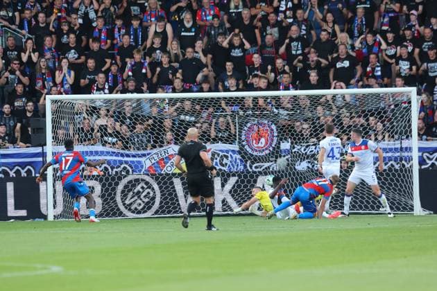 Rafiu Durosinmi of FC Viktoria Plzen scores past Rangers goalkeeper Jack Butland during the UEFA Champions League Third Round qualifying second leg at the Doosan Arena, Plzen. Viktoria Plzen v Rangers, UEFA Champions League, 3rd Qualifying Round, Second Leg, Football, Doosan Arena, Plzen, Czech Republic, UK - 12 Aug 2025Plzen Doosan Arena Czech Republic EDITORIAL USE ONLY No use with unauthorised audio, video, data, fixture lists, club league logos or live services. Online in-match use limited to 120 images, no video emulation. No use in betting, games or single club league player publications. Copyright: xRangersxFC Shutterstockx 15438242ca