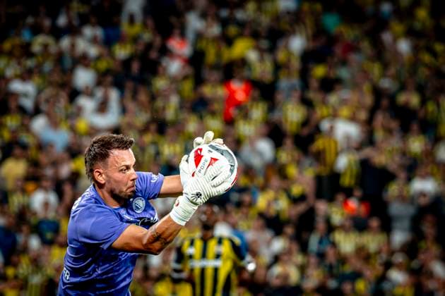 Feyenoord Rotterdam goalkeeper Timon Wellenreuther during the match Fenerbahce Feyenoord at the Åžükrü SaracoÄülu Spor Kompleksi for the Champions League Third qualifying round 2nd leg season 2025 2026 in ISTANBUL, Turkey on 10 august 2025, photo by Marcel van Dorst EYE4images DeFodi Images