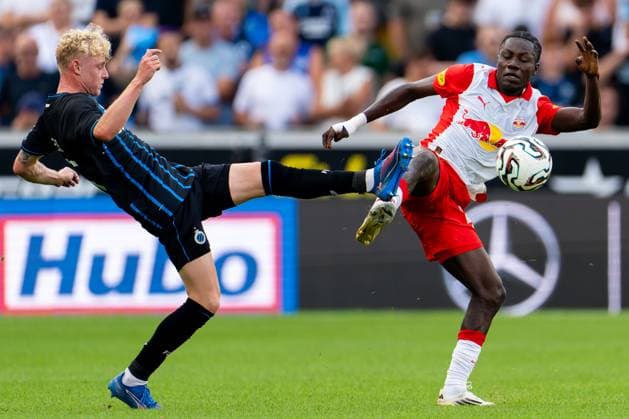 2025-08-12 Club Brugge v RB Salzburg - UEFA Champions League Third Qualifying Round Second Leg BRUGGE, BELGIUM - AUGUST 12: Joaquin Seys of Club Brugge battles for the ball with Edmund Baidoo of RB Salzburg during the UEFA Champions League Third Qualifying Round Second Leg match between Club Brugge and RB Salzburg at Jan Breydel Stadium on August 12, 2025 in Brugge, Belgium. Brugge Jan Breydel Stadium Belgium Content not available for redistribution in The Netherlands directly or indirectly through any third parties. Copyright: xJorisxVerwijstx
