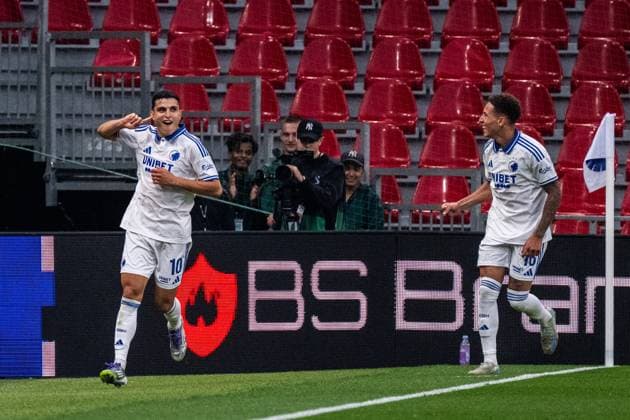 250812 Mohamed Elyounoussi and Robert of FC Copenhagen celebrate after 3 0 during the UEFA Champions League qualifier football match between FC Copenhagen and Malmö FF on August 12, 2025 in Copenhagen Photo Christoffer Borg Mattisson BILDBYRAN COP 261 PA1061 fotboll football soccer fotball uefa champions league champions league fc copenhagen malmö ff bbeng kval fc köpenhamn jubel  Copyright: CHRISTOFFERxBORGxMATTISSON BB250812CB060