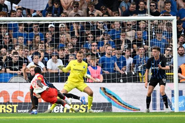 Club Brugge v Salzburg - UEFA Champions League BRUGGE, BELGIUM - AUGUST 12 : Baidoo Edmund forward of Red Bull Salzburg scoring a goal, Mignolet Simon goalkeeper of Club Brugge in action during the UEFA Champions League 2025 26 third qualifying round second leg between Club Brugge and Salzburg on August 12, 2025 in Brugge, Belgium, 12 08 2025 Brugge Belgium  Copyright: xJanxDexMeuleneirx