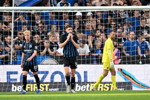 Club Brugge v Salzburg - UEFA Champions League BRUGGE, BELGIUM - AUGUST 12 : Players of Club Brugge dejected after an opponent s goal during the UEFA Champions League 2025 26 third qualifying round second leg between Club Brugge and Salzburg on August 12, 2025 in Brugge, Belgium, 12 08 2025 Brugge Belgium  Copyright: xJanxDexMeuleneirx