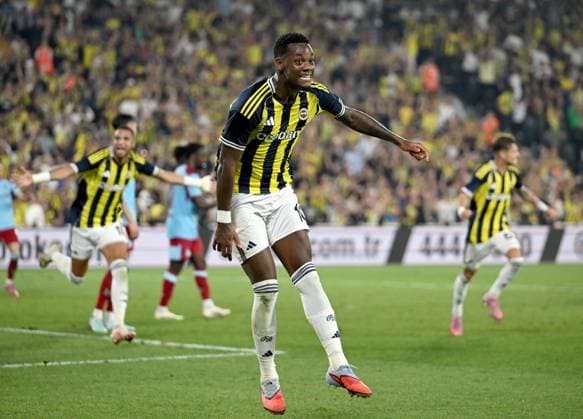 Fenerbahce v Feyenoord - UEFA Champions League ISTANBUL, TURKIYE - AUGUST 12: Jhon Duran and his teammates celebrate after scoring a goal during the UEFA Champions League third qualifying round second-leg football match between Fenerbahce and Feyenoord at Chobani Stadium in Istanbul, Turkiye on August 12, 2025. Ali Atmaca Anadolu Istanbul Turkey. Editorial use only. Please get in touch for any other usage.  Copyright: x2025xAnadoluxAlixAtmacax