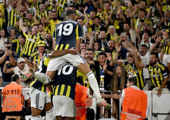 Fenerbahce v Feyenoord - UEFA Champions League ISTANBUL, TURKIYE - AUGUST 12: Jhon Duran and his teammates celebrate after scoring a goal during the UEFA Champions League third qualifying round second-leg football match between Fenerbahce and Feyenoord at Chobani Stadium in Istanbul, Turkiye on August 12, 2025. Ali Atmaca Anadolu Istanbul Turkey. Editorial use only. Please get in touch for any other usage.  Copyright: x2025xAnadoluxAlixAtmacax