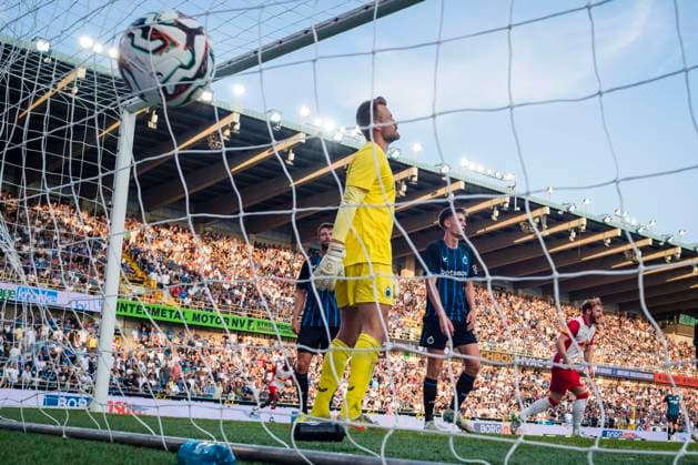 Club Brugge v Salzburg - UEFA Champions League BRUGGE, BELGIUM - AUGUST 12 : Mignolet Simon goalkeeper of Club Brugge, Spileers Jorne defender of Club Brugge, shows dejection after the 0-2 during the UEFA Champions League 2025 26 third qualifying round second leg between Club Brugge and Salzburg on August 12, 2025 in Brugge, Belgium, 12 08 2025 Brugge Belgium  Copyright: xGvgx