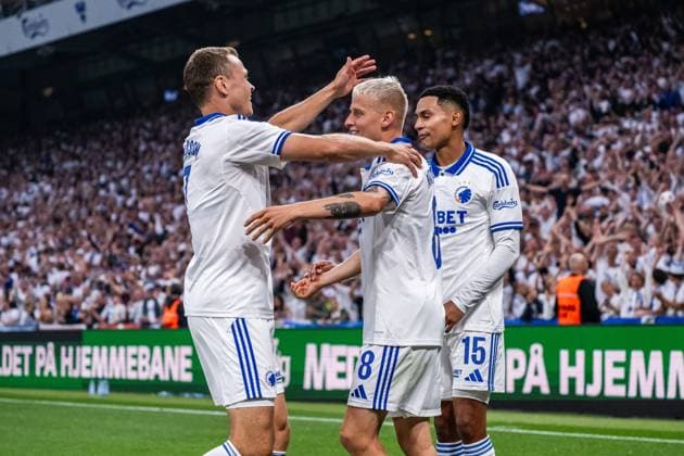 250812 Viktor Claesson, Magnus Mattsson and Marcos Lopez of FC Copenhagen celebrate after 4 0 during the UEFA Champions League qualifier football match between FC Copenhagen and Malmö FF on August 12, 2025 in Copenhagen Photo Christoffer Borg Mattisson BILDBYRAN COP 261 PA1061 fotboll football soccer fotball uefa champions league champions league fc copenhagen malmö ff bbeng kval fc köpenhamn jubel  Copyright: CHRISTOFFERxBORGxMATTISSON BB250812CB068