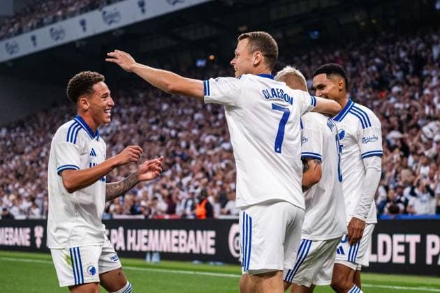 250812 Viktor Claesson of FC Copenhagen celebrates with team mates after 4 0 during the UEFA Champions League qualifier football match between FC Copenhagen and Malmö FF on August 12, 2025 in Copenhagen Photo Christoffer Borg Mattisson BILDBYRAN COP 261 PA1061 fotboll football soccer fotball uefa champions league champions league fc copenhagen malmö ff bbeng kval fc köpenhamn jubel  Copyright: CHRISTOFFERxBORGxMATTISSON BB250812CB067
